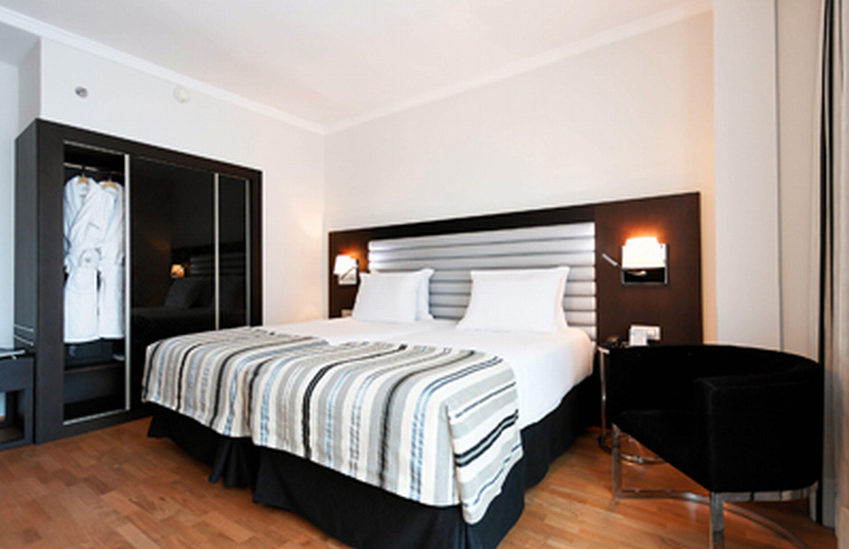 Exe Cristal Palace Barcelona Room photo