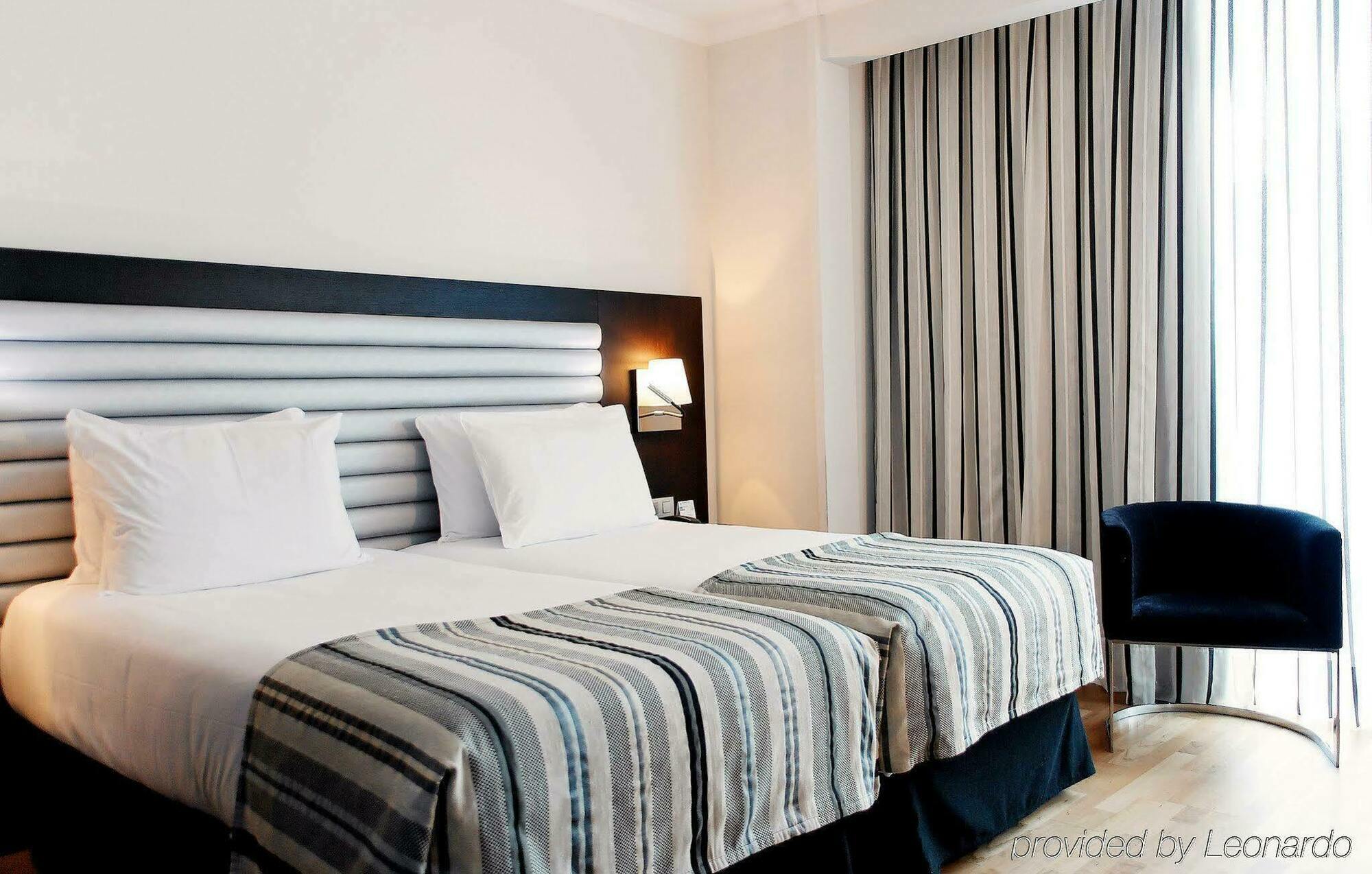 Exe Cristal Palace Barcelona Room photo